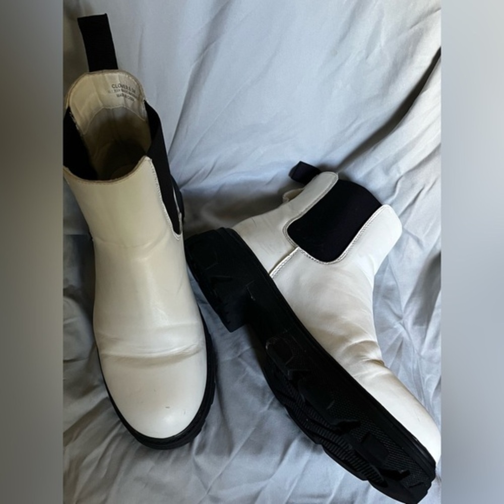 CLOVER~CUSHIONAIRE~WHITE/BLACK~ANKLE BOOTS~8.5